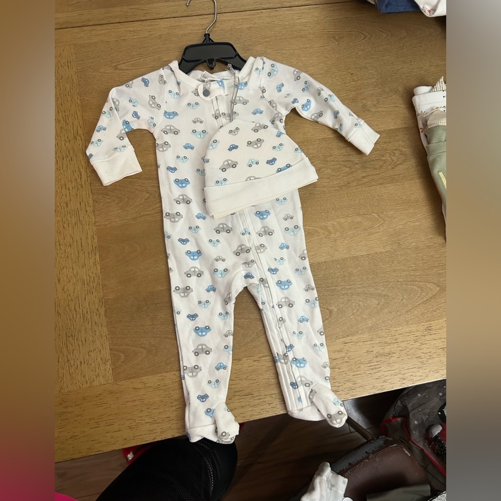 BRAND NEW 
0-3 months pjs